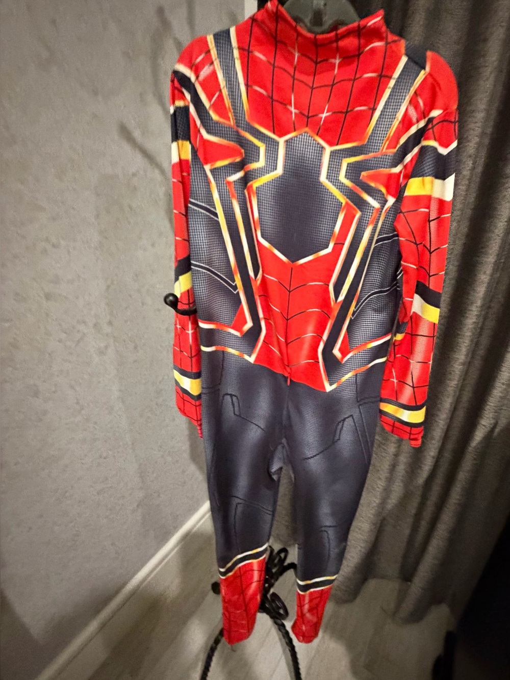 Kids costume with mask